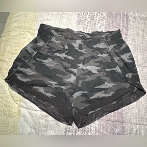 Athleta Printed Mesh Racer Run Short 4" Women Medium Grey Camo Running Pocket